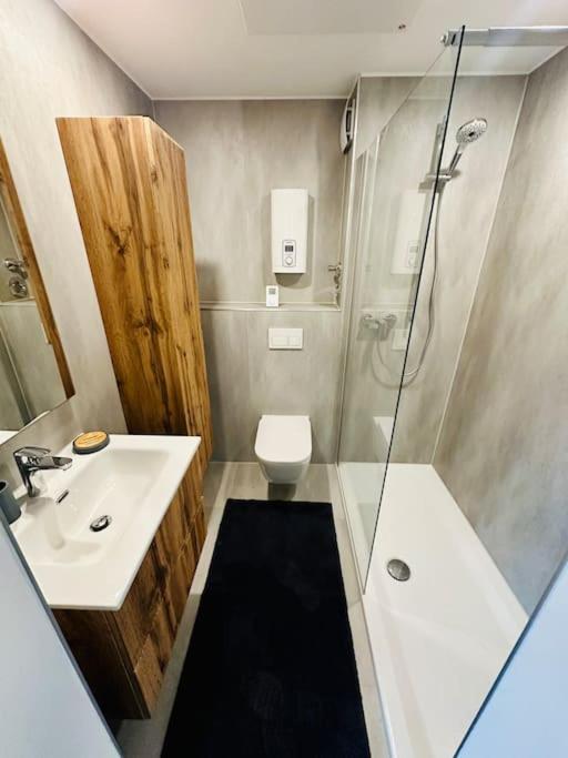 Rheinnest , Neue Und Gemuetliche Wohnung Dormagen Exterior foto